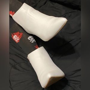 AND White Wide Boots 10W